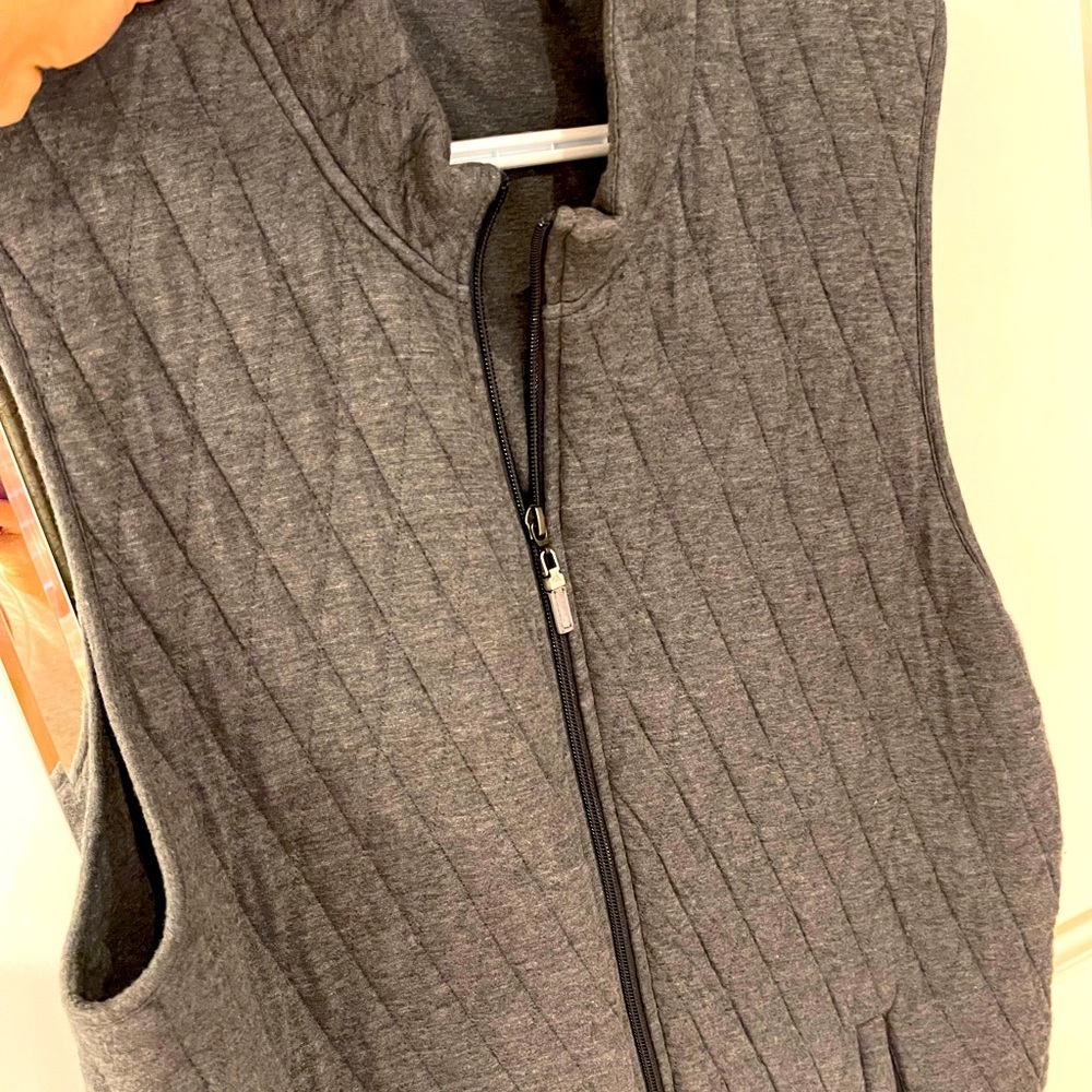 Men’s grey mizzen + main vest.